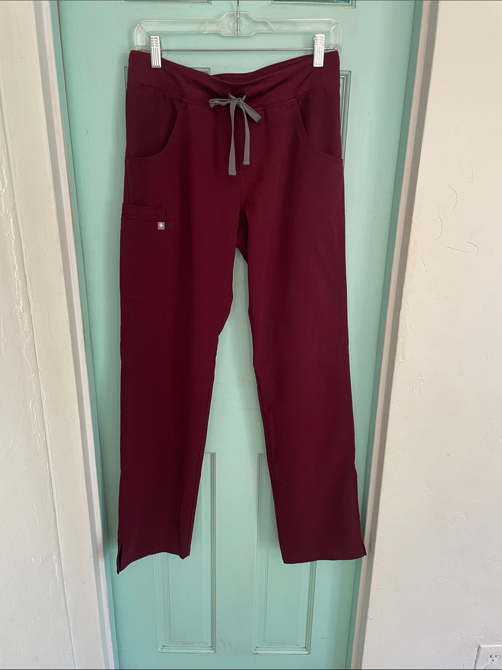 Figs scrub pants in burgundy size small/tall
